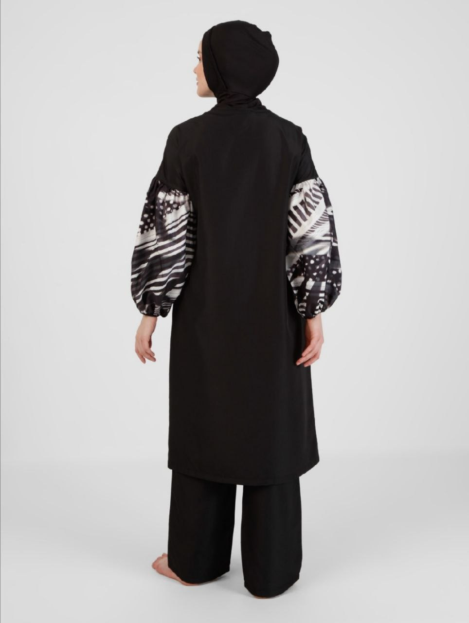 Swimsuit unique sleeves - Hover