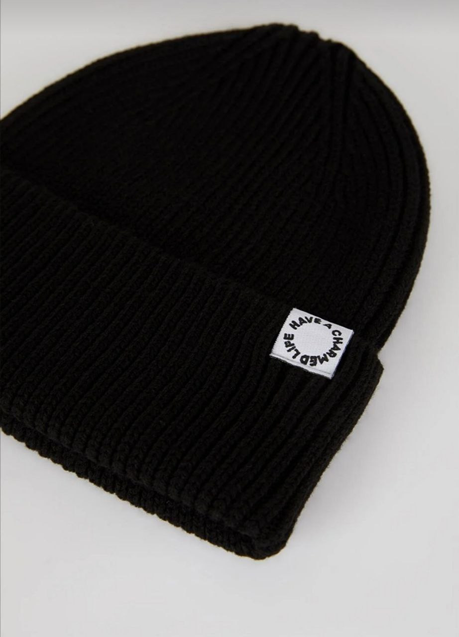 Black beanie - Hover