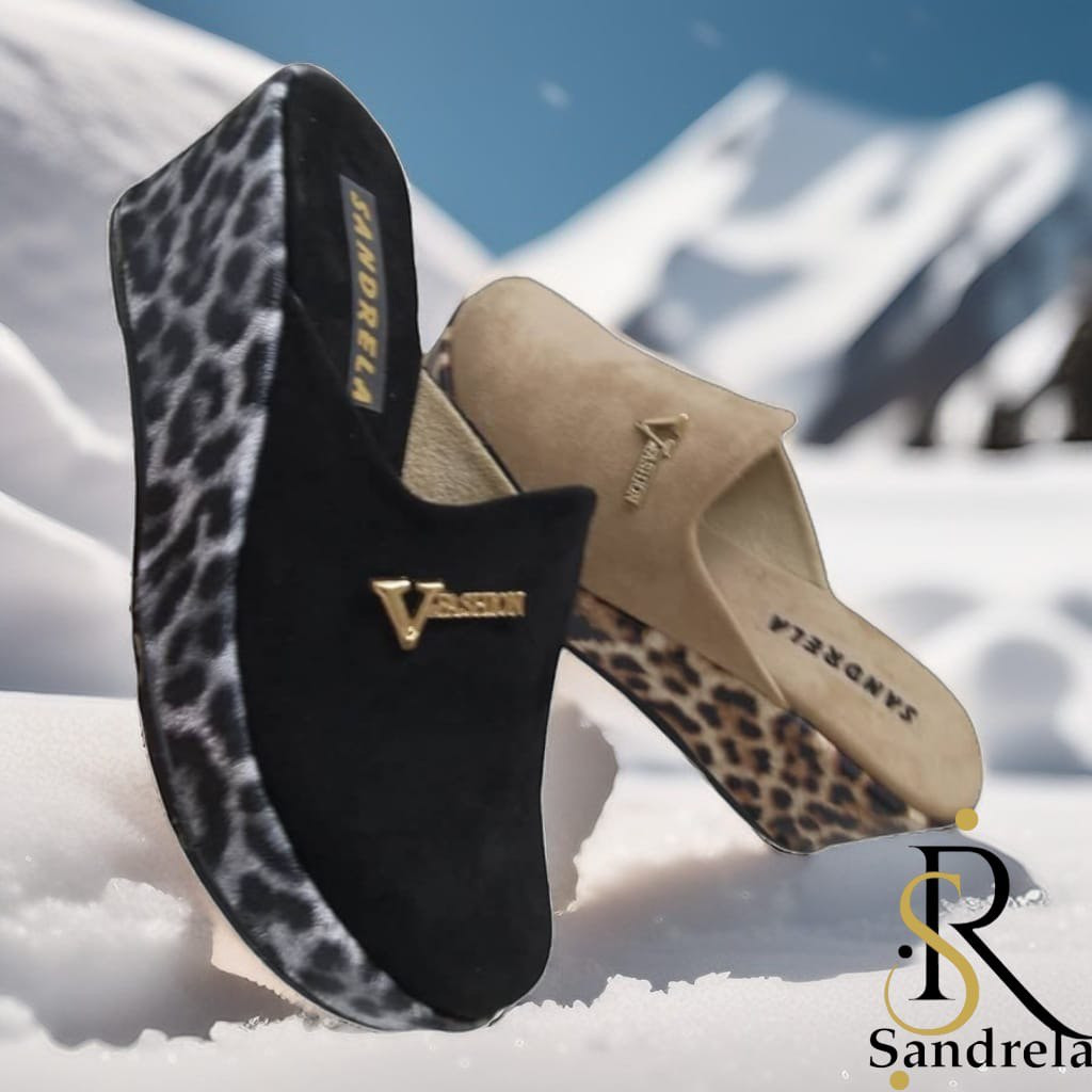 Women tiger design slippers (8 pairs of shoes in 4 different sizes ) - Hover