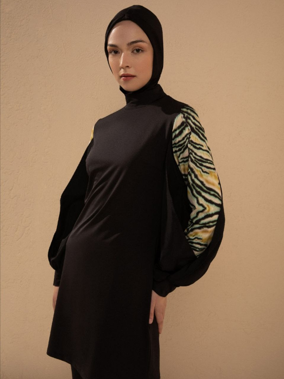 Unique sleeves swimsuit - Hover