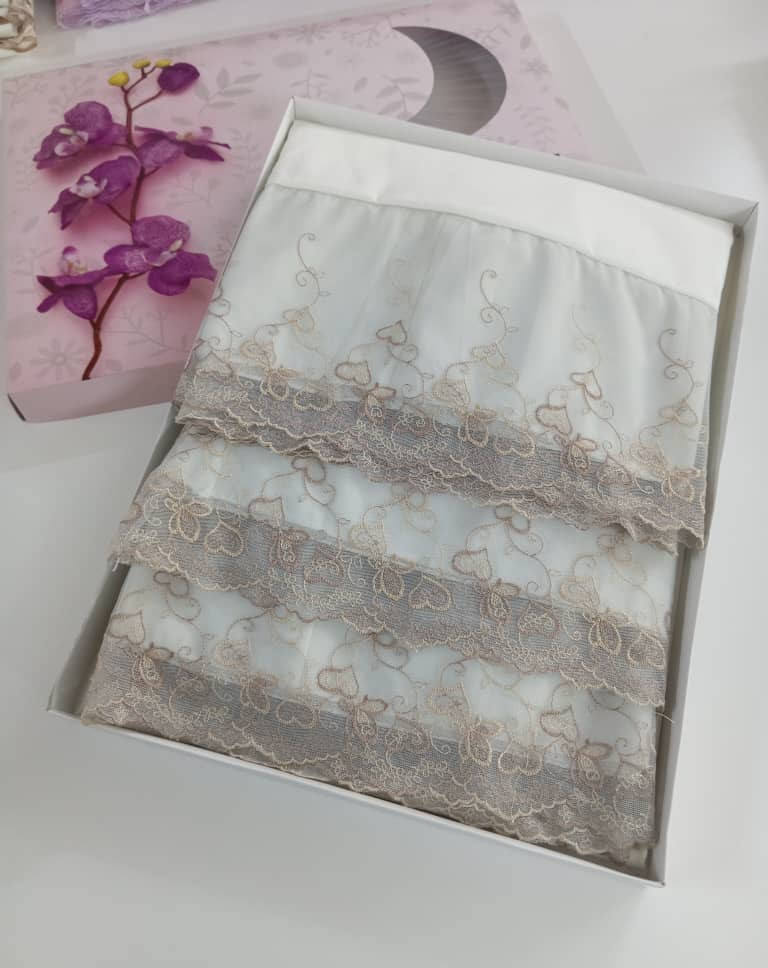 prayer set embroidered with flowers &lace