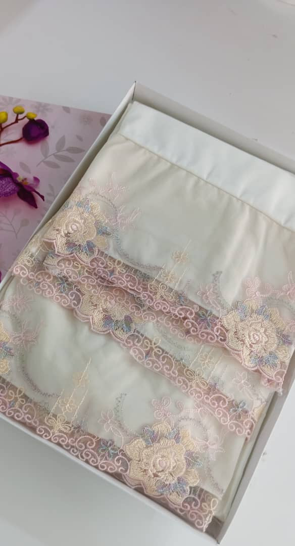 prayer set embroidered with flowers &lace