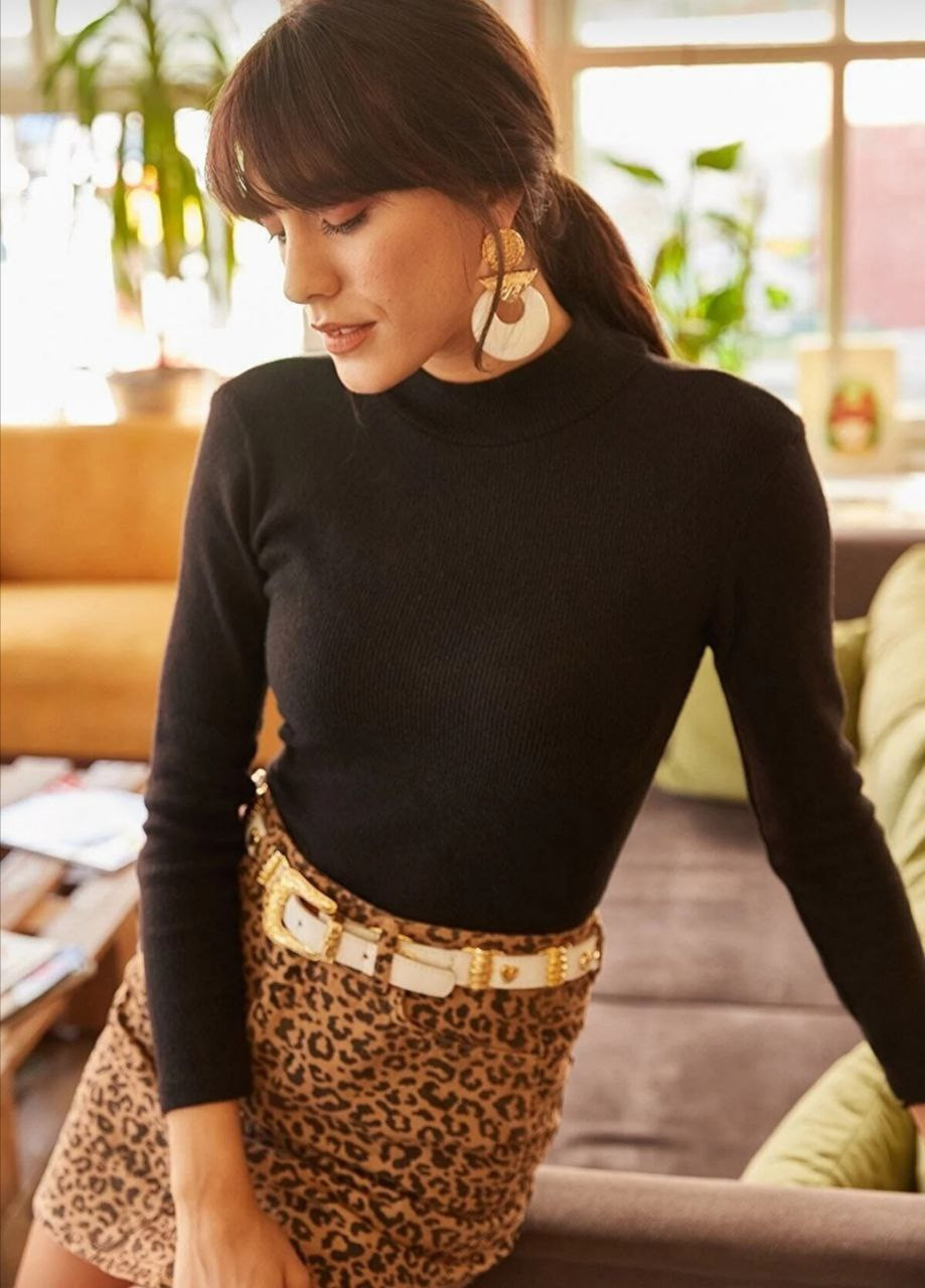 Black - simple shirt