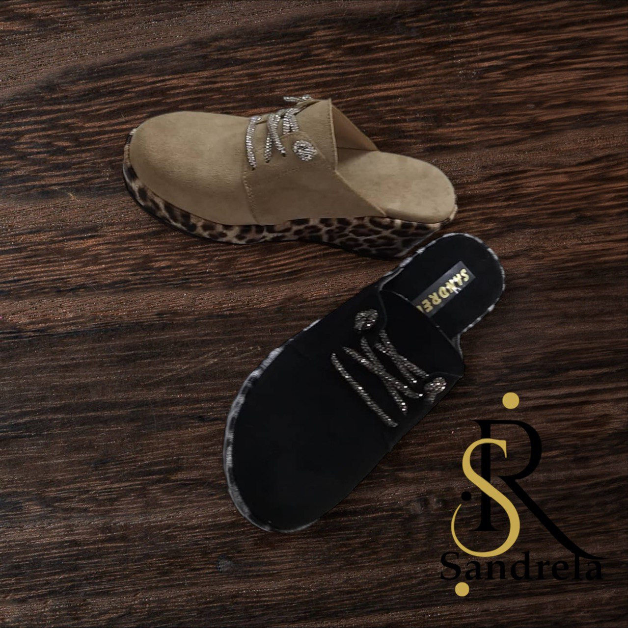 Winter slippers ( 8 pairs of shoes in 4 different sizes )