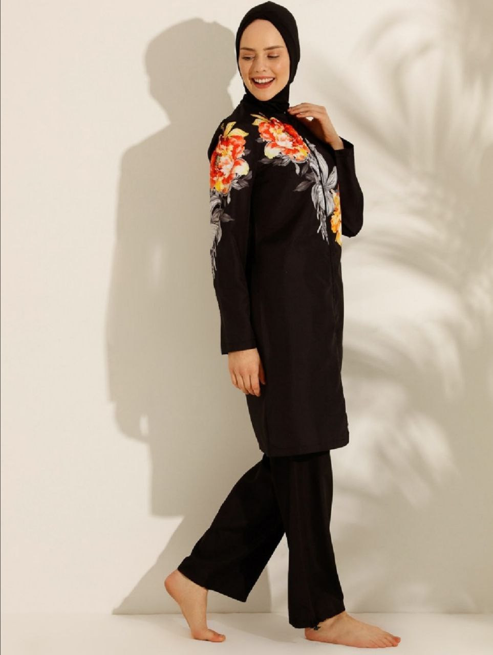 Simple and Black swimsuit