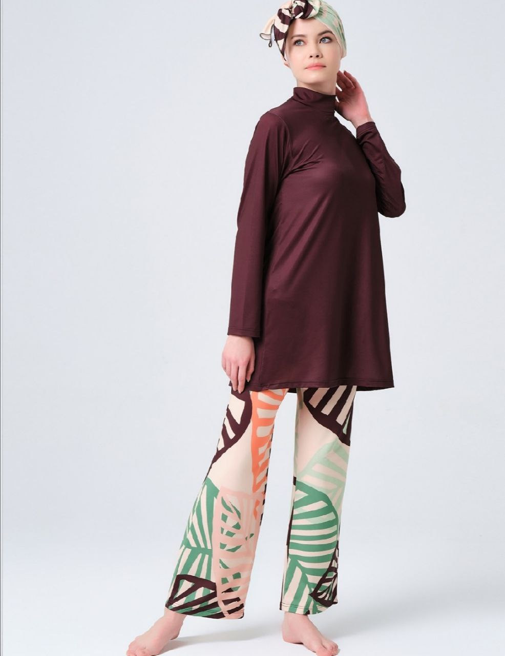 Striped pants swimsuit - Hover