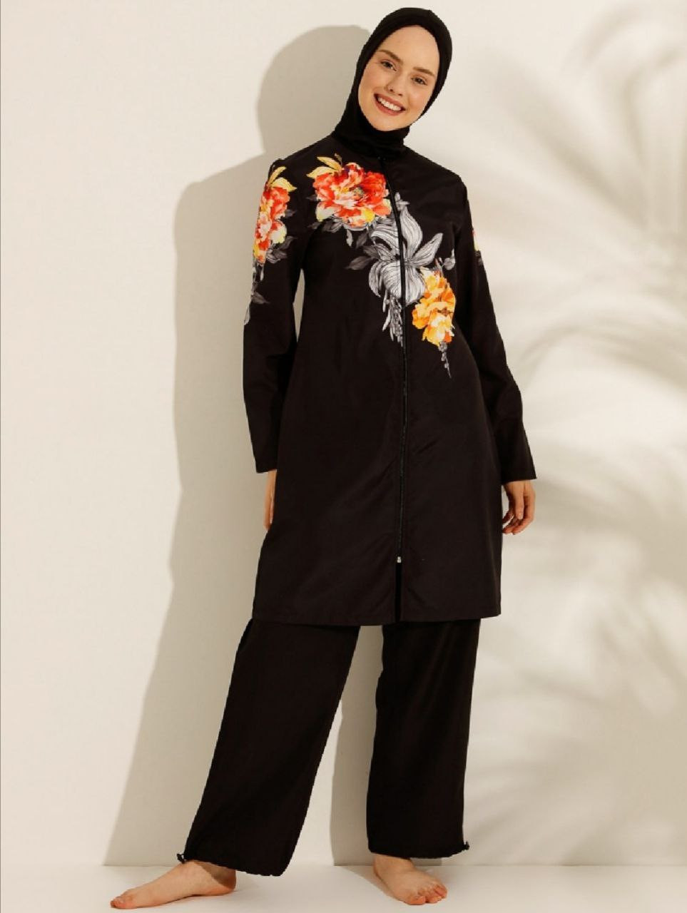 Simple and Black swimsuit - Hover