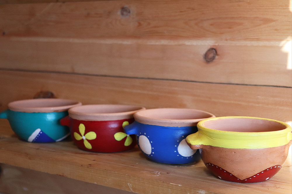 Pottery pots - Hover