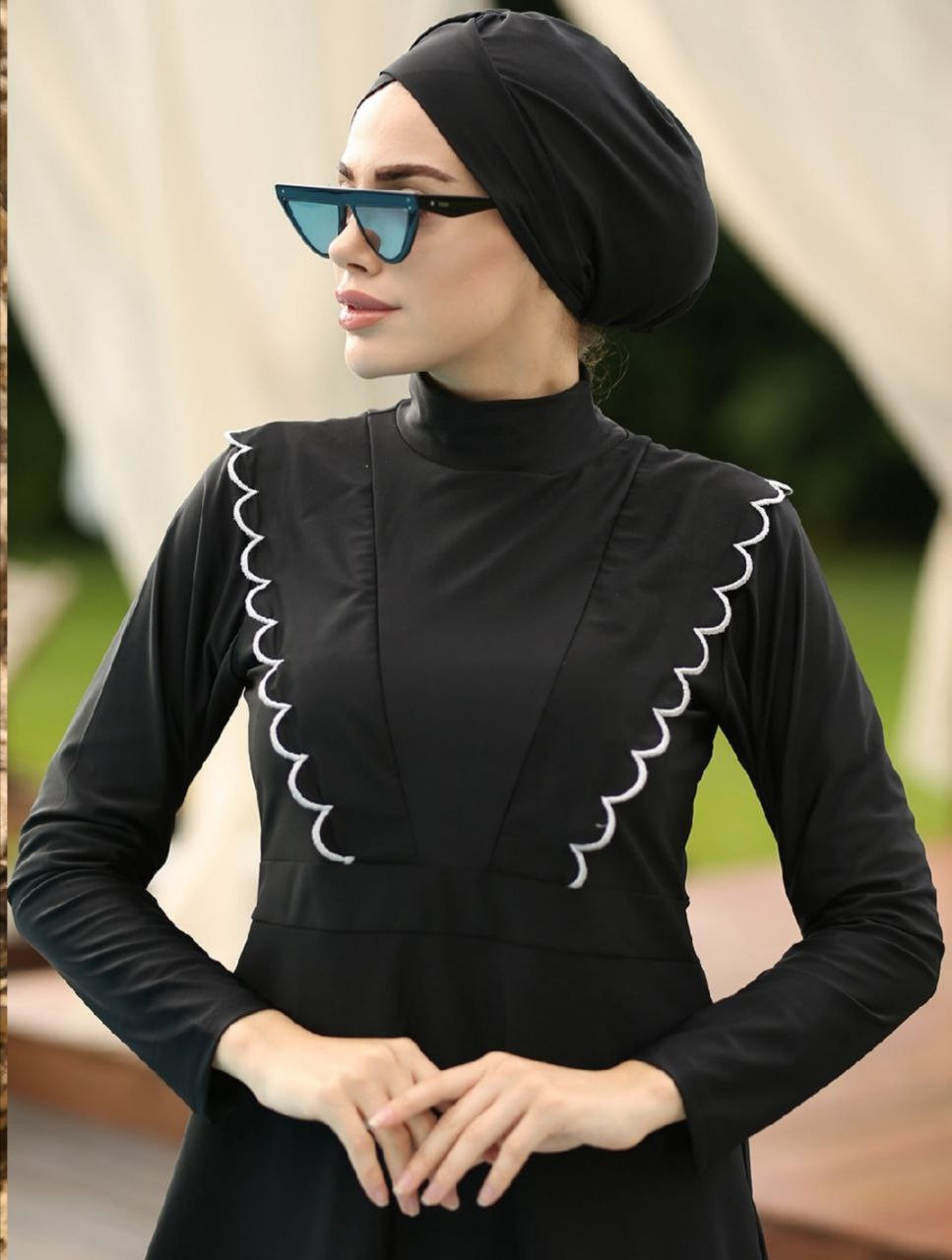 Simple and Black swimsuit