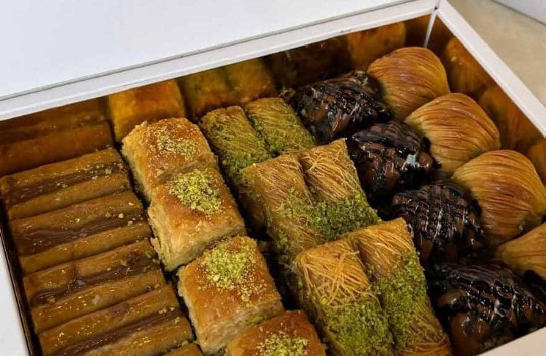 Sekerci baklawa with walnuts cashews and pistachios 1kg
