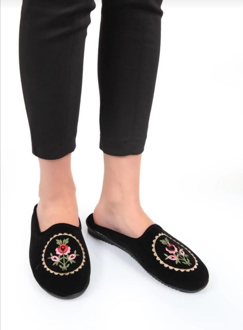 Winter's slippers - Hover