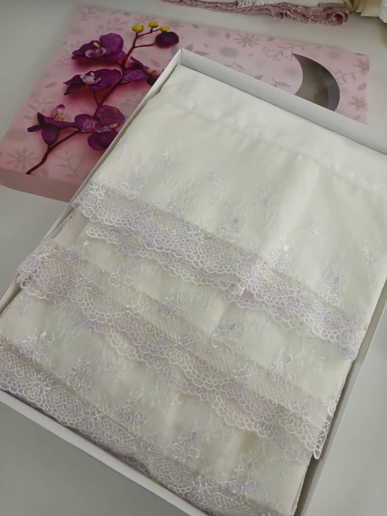 prayer set embroidered with lace purple & white - Hover