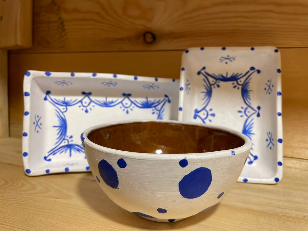 Pottery bowl set with trays